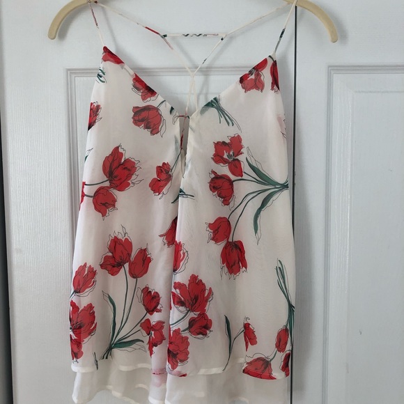 Beautiful floral tank with unique back. - Picture 4 of 5